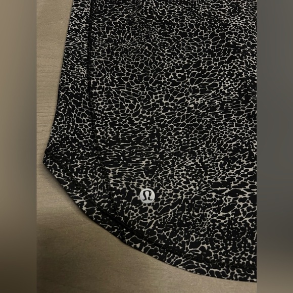 Women's LULULEMON Black White Activewear Tank Top Size 8-10 - Picture 6 of 8